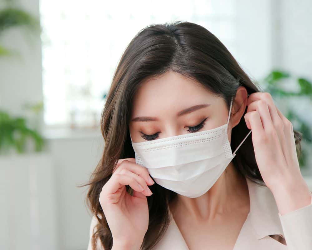 Woman wearing a cotton face mask.