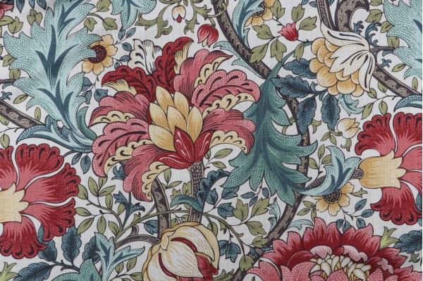 Hamilton Abbey Printed Cotton Drapery Fabric in Azalea 